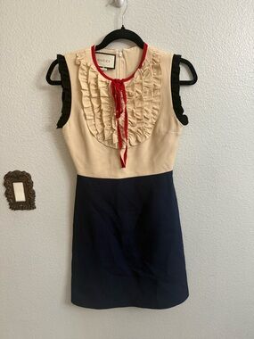 New with tags Gucci Two-Tone Ruffle Neck Sleeveless Dress sz 36 us 0-2